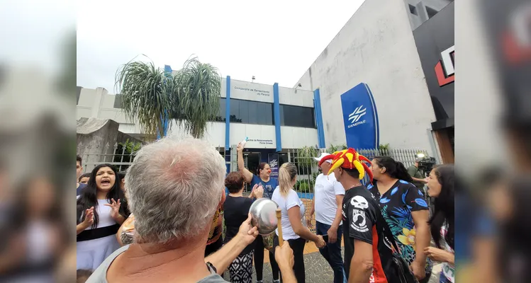 População protesta devido aos problemas de abastecimento em Ponta Grossa.