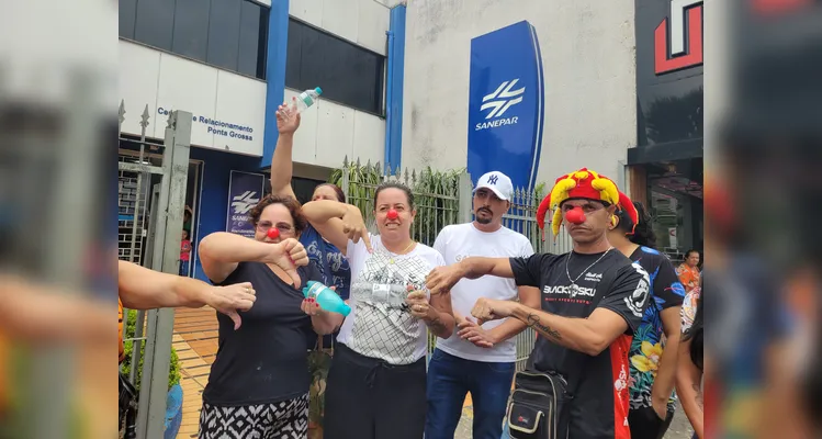 População protesta devido aos problemas de abastecimento em Ponta Grossa.