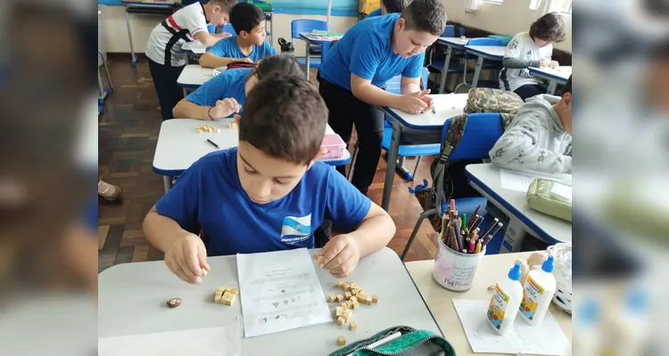 Além das atividades diárias, os alunos participaram de práticas e jogos envolventes que demonstraram como a Matemática está presente em diversas situações.