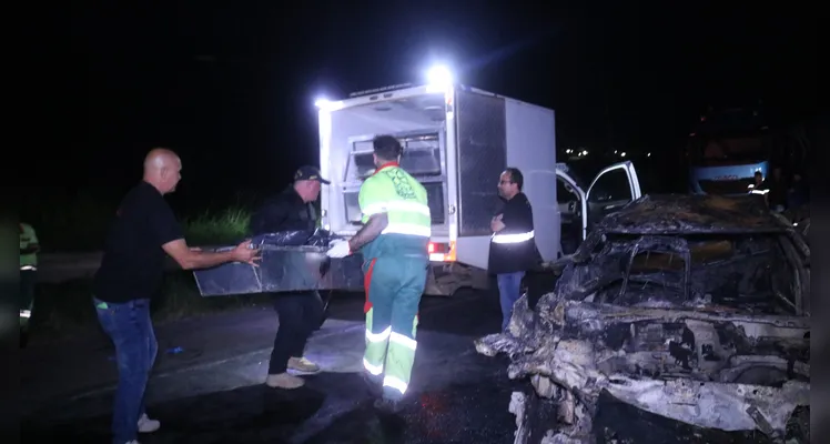 Incêndio ocorreu após caminhão colidir contra veículos em congestionamento, diz PRF