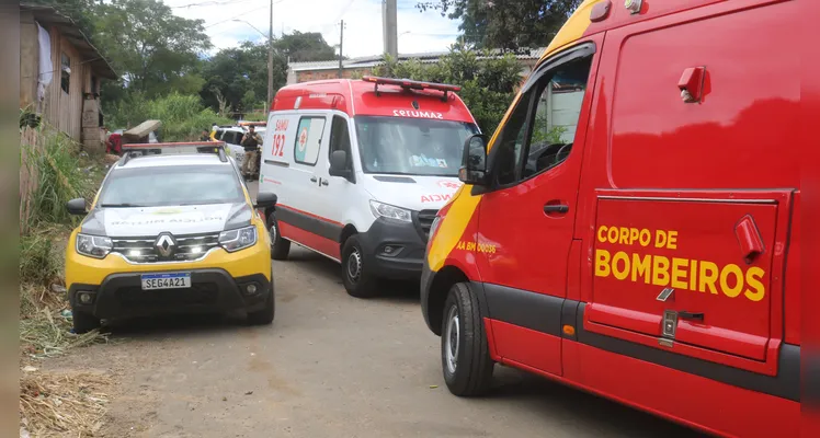 Foram acionadas equipes da Polícia Militar (PM), Siate e Samu para atender a ocorrência.