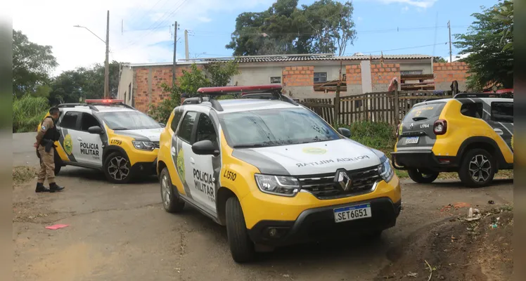 Foram acionadas equipes da Polícia Militar (PM), Siate e Samu para atender a ocorrência.