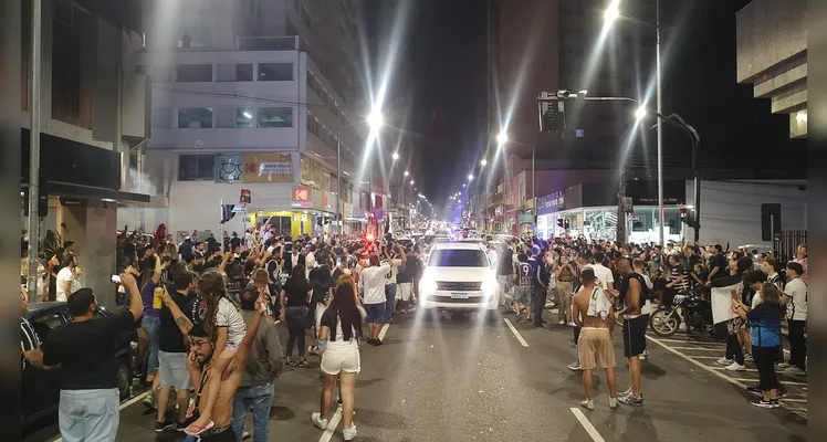 É campeão! Torcedores do Corinthians comemoram título do 'Paulista' em PG