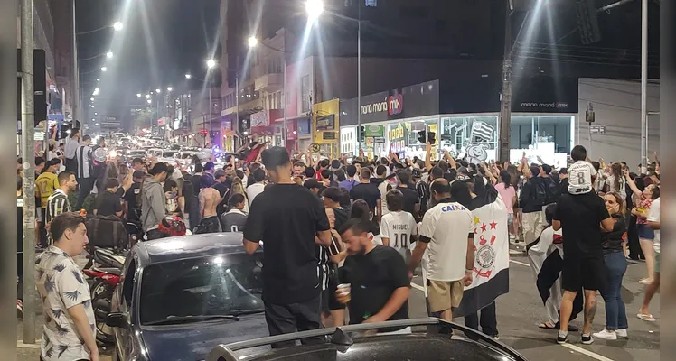 É campeão! Torcedores do Corinthians comemoram título do 'Paulista' em PG