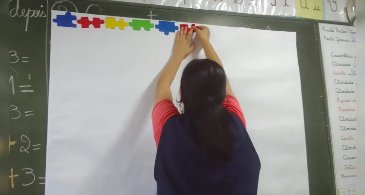 Os alunos trabalharam com vídeos e mídias como foco de estudos teóricos e desenvolveram cartazes e desenhos sobre as campanhas trabalhadas.