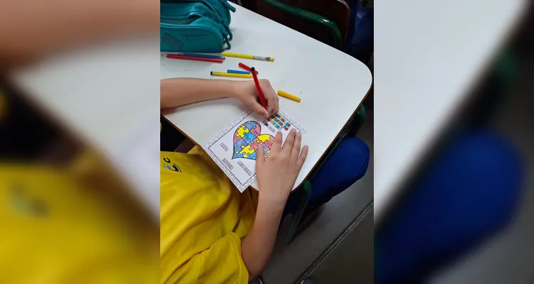 Os alunos trabalharam com vídeos e mídias como foco de estudos teóricos e desenvolveram cartazes e desenhos sobre as campanhas trabalhadas.
