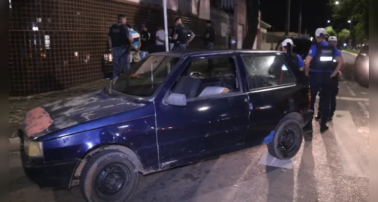 Fiat Uno foi abordado na rua Conselheiros Barradas esquina com Ana Rita