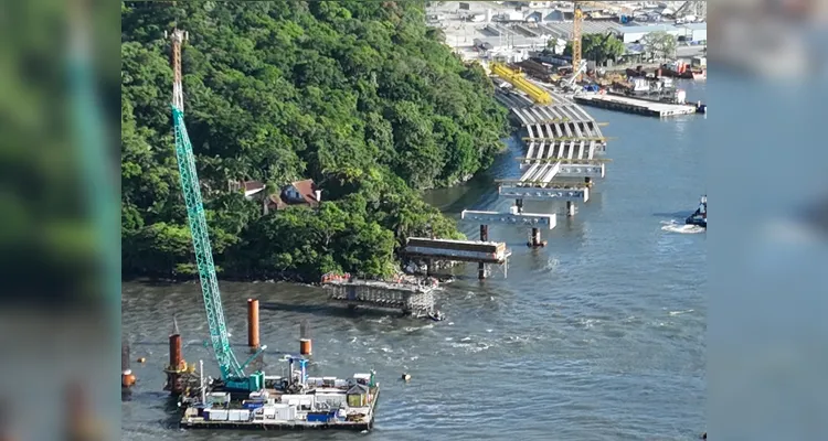 A Ponte de Guaratuba terá 1.244 metros de extensão, com quatro faixas de tráfego, duas faixas de segurança, barreiras rígidas em concreto, calçadas com ciclovia e guarda-corpo nas extremidades