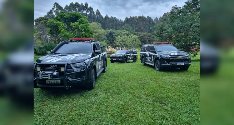 Ação foi realizada pela Polícia Civil de Palmeira com apoio de diversos delegacias da 13ª Subdivisão de Polícia de Ponta Grossa; várias viaturas participaram da operação