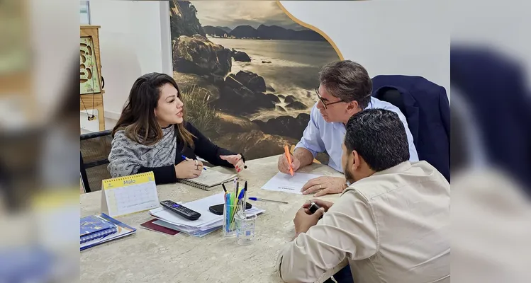 Na oportunidade, Dayane também convidou os dois secretários para participar da próxima reunião da AMCG.