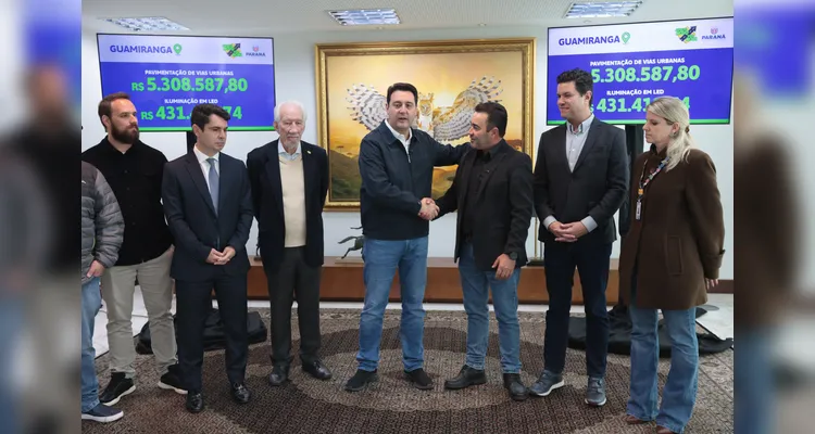 O prefeito Marcelo Leite (PSD) e o vice Igor Pontarolo (PSD) estiveram presentes em Curitiba para receber os recursos.