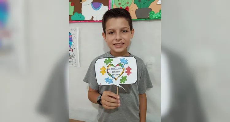 As crianças também confeccionaram textos e cartazes durante a proposta.