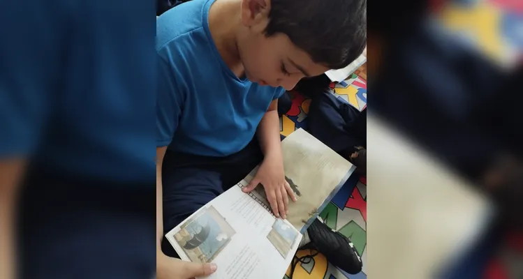 A turma também realizou a leitura de diversos poemas e escolheu um para recitar a seus familiares.