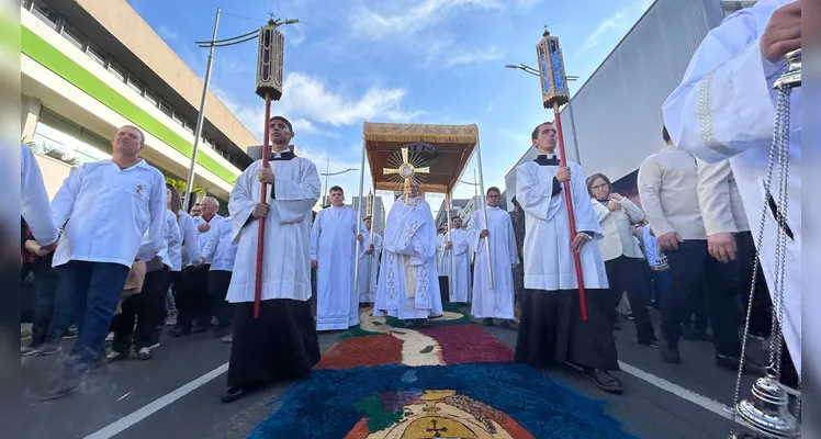 Procissão de Corpus Christi reúne cerca de 40 mil fiéis em PG; veja imagens