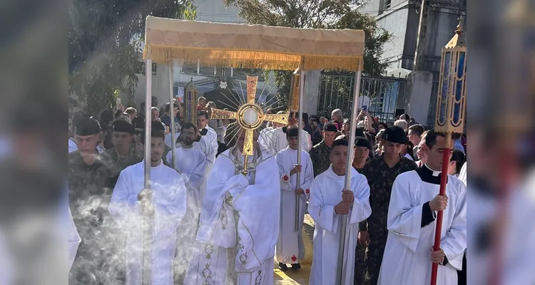 Procissão de Corpus Christi reúne cerca de 40 mil fiéis em PG; veja imagens
