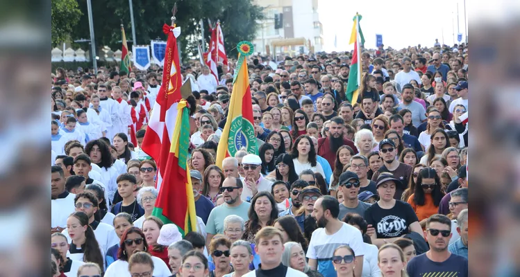 Procissão de Corpus Christi reúne cerca de 40 mil fiéis em PG; veja imagens