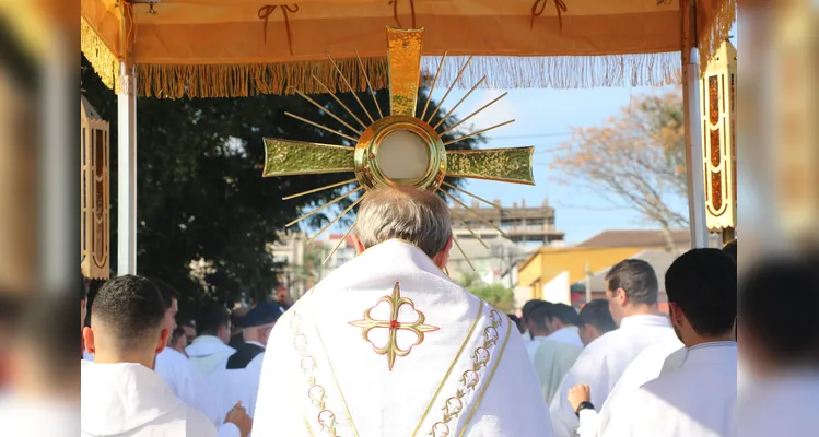 Procissão de Corpus Christi reúne cerca de 40 mil fiéis em PG; veja imagens