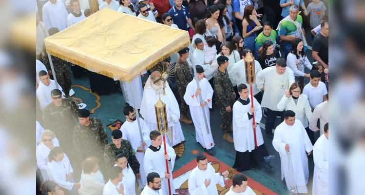 Procissão de Corpus Christi reúne cerca de 40 mil fiéis em PG; veja imagens