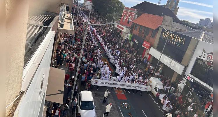 Procissão de Corpus Christi reúne cerca de 40 mil fiéis em PG; veja imagens