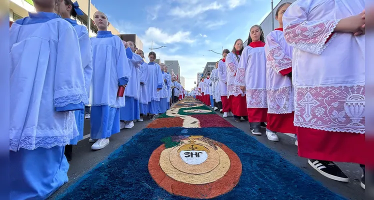 Procissão de Corpus Christi reúne cerca de 40 mil fiéis em PG; veja imagens