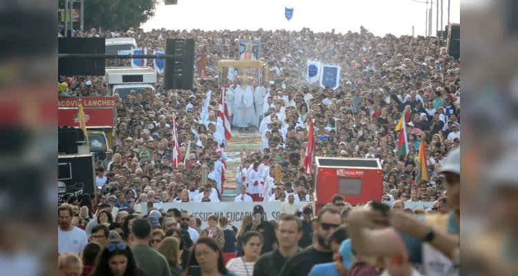 Procissão de Corpus Christi reúne cerca de 40 mil fiéis em PG; veja imagens