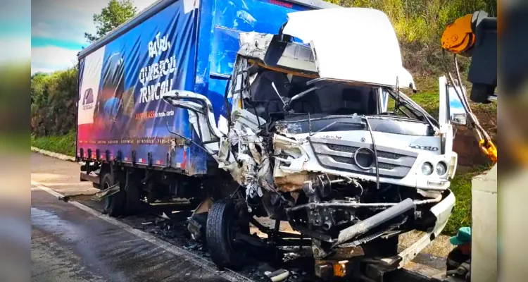Grave acidente na BR-277 deixa quatro feridos; veja as fotos
