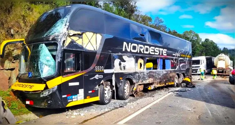 Grave acidente na BR-277 deixa quatro feridos; veja as fotos
