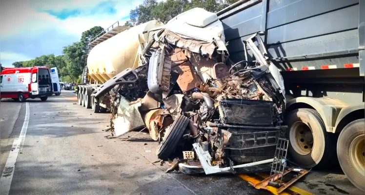 Grave acidente na BR-277 deixa quatro feridos; veja as fotos