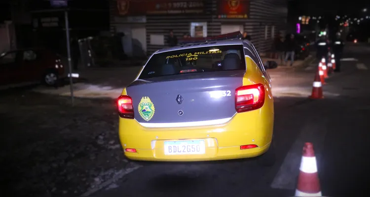 Equipes da Polícia Militar do Paraná também estiveram no acidente.
