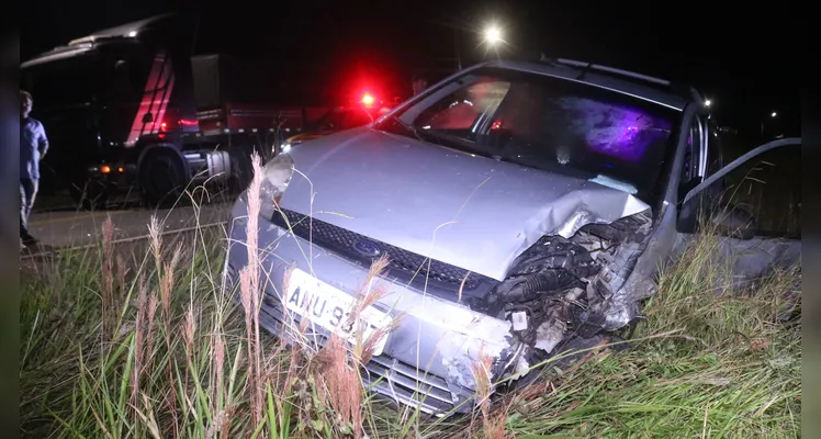 Fotos: três pessoas ficam feridas em grave acidente em PG