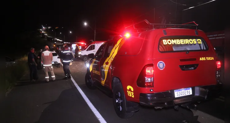 Três pessoas ficam feridas em grave acidente em Ponta Grossa; veja fotos