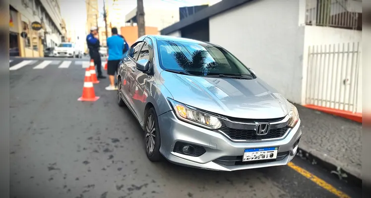 Carro modelo Honda City realizou o atropelamento.