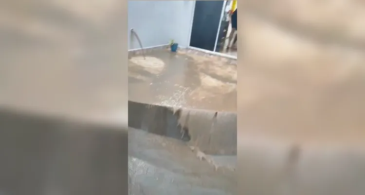 Família de PG tem casa alagada após fortes chuvas no Boa Vista; veja