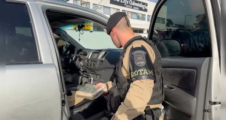 Polícia Militar do Paraná realiza apreensão milionária de drogas na região sul da capital paranaense -