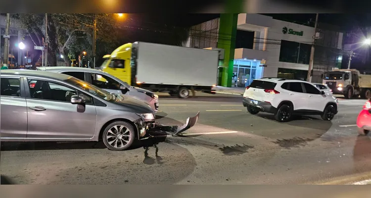 Acidente aconteceu na Avenida Visconde de Mauá.
