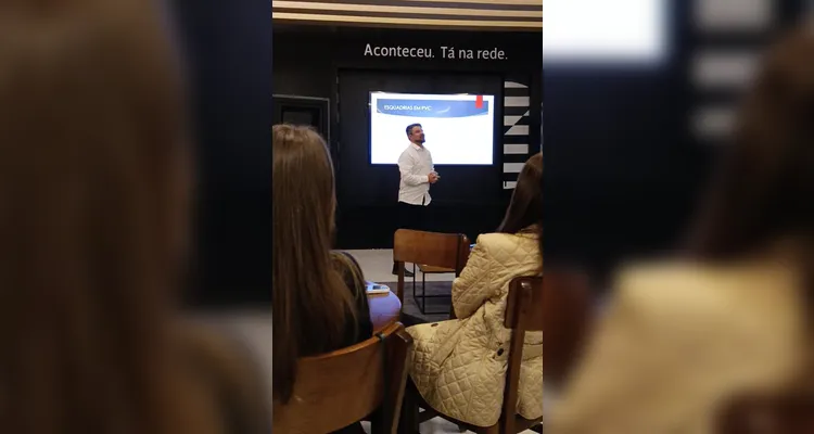 Schalon apresenta nova linha de esquadrias em evento no Grupo aRede