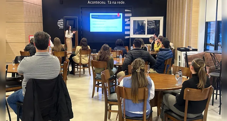 Schalon apresenta nova linha de esquadrias em evento no Grupo aRede