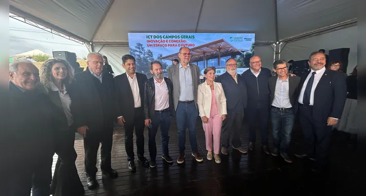 Representantes da Unilivre e várias lideranças políticas estiveram presentes no lançamento da pedra fundamental do Instituto de Ciência e Tecnologia -