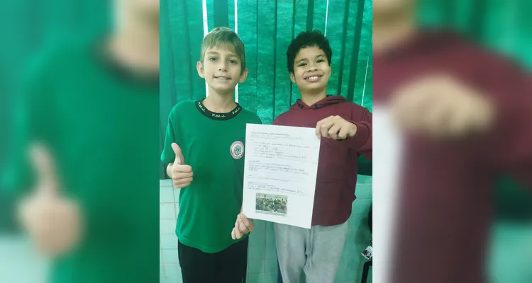 Teorias e práticas no estudo comunicacional foram envolvidos em sala de aula.