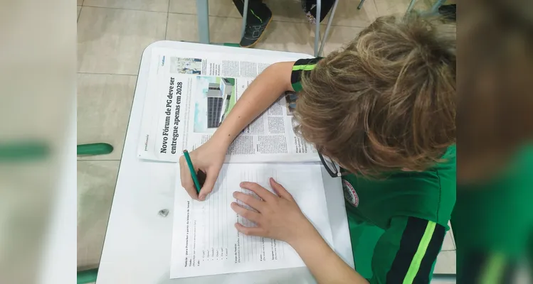 Teorias e práticas no estudo comunicacional foram envolvidos em sala de aula.