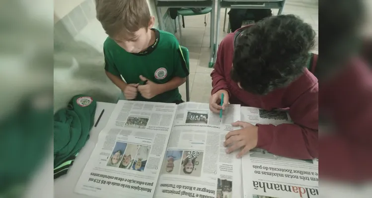 Teorias e práticas no estudo comunicacional foram envolvidos em sala de aula.