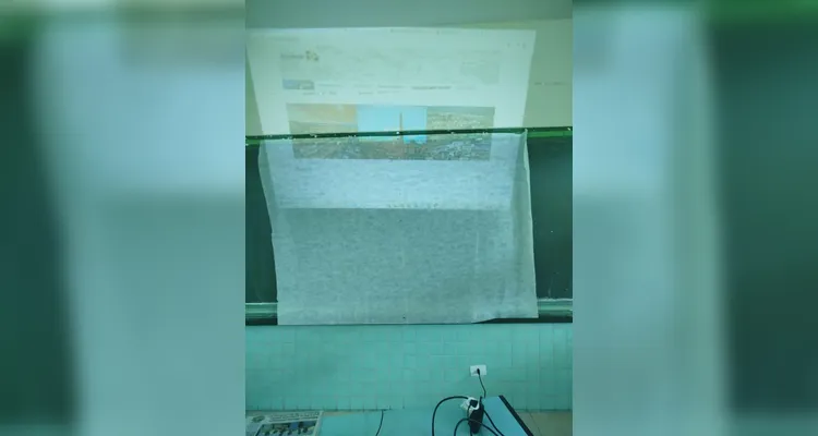 Teorias e práticas no estudo comunicacional foram envolvidos em sala de aula.