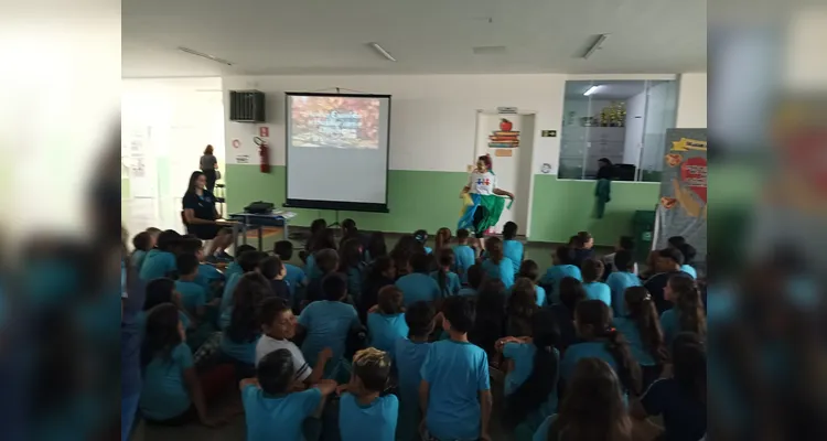 Conversa com educandos permitiu importantes esclarecimentos sobre tema de grande relevância.