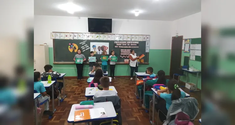 Veja os registros do diversificado trabalho em sala de aula.