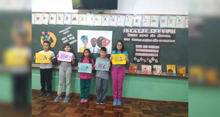 Veja os registros do diversificado trabalho em sala de aula.