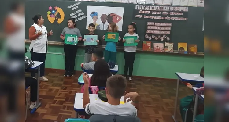 Veja os registros do diversificado trabalho em sala de aula.