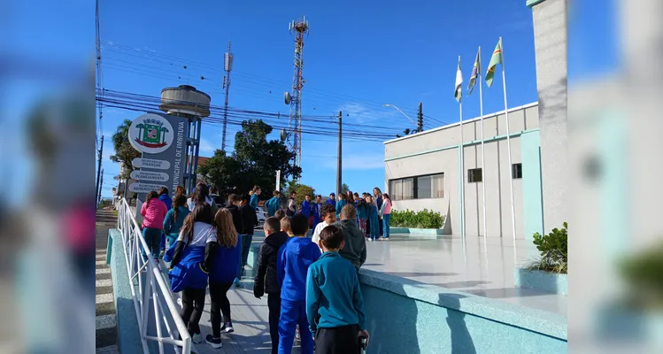 Veja a galeria de registros dos educandos nas duas saídas a campo junto ao trabalho democrático.