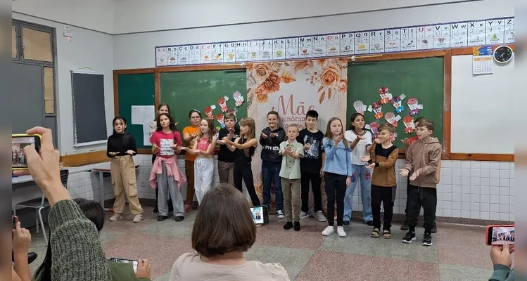 Veja as fotos da apresentação e trabalhos em sala de aula.