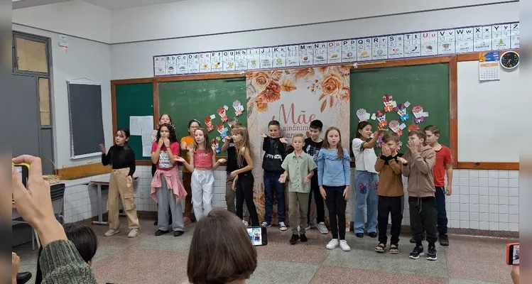 Veja as fotos da apresentação e trabalhos em sala de aula.