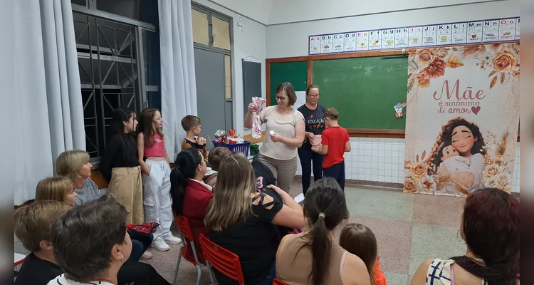 Veja as fotos da apresentação e trabalhos em sala de aula.